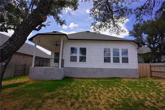 Building Photo - 621 Pinnacle View Dr