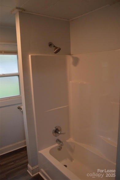 Building Photo - 511 S Elm St