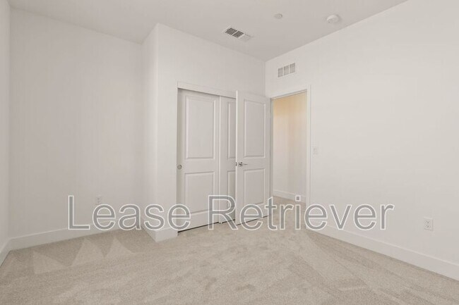 Building Photo - 4748 Concordia Ave
