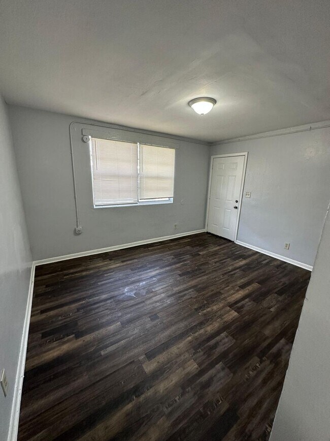 Building Photo - 2020 Palafox St