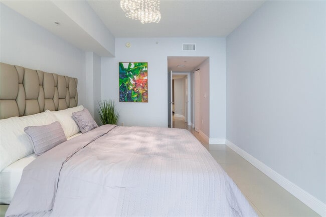 Building Photo - 16699 Collins Ave