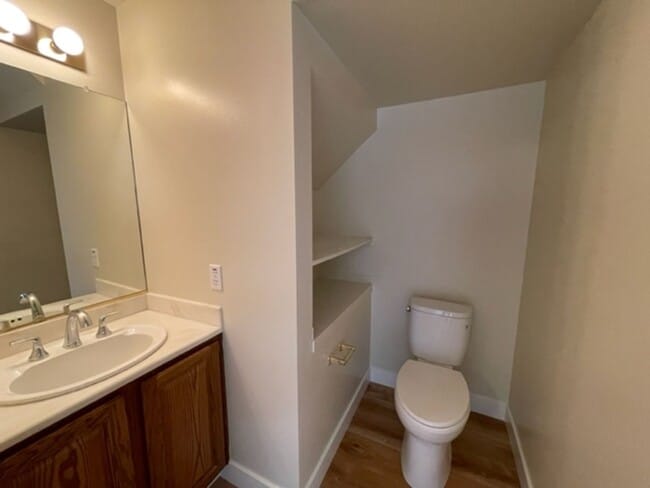 Building Photo - Nicely updated 3 bedroom, 2 bath 2 story t...