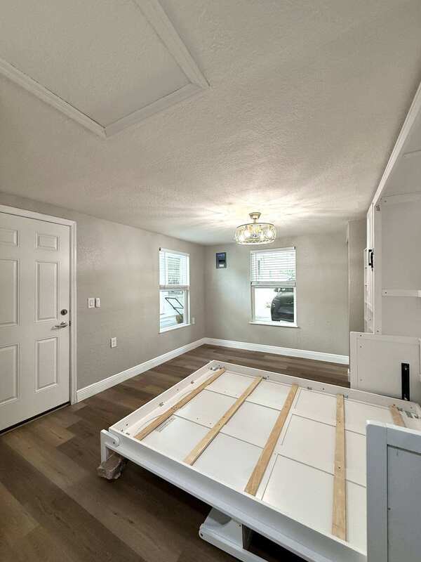 Building Photo - 1704 E Elm Rd