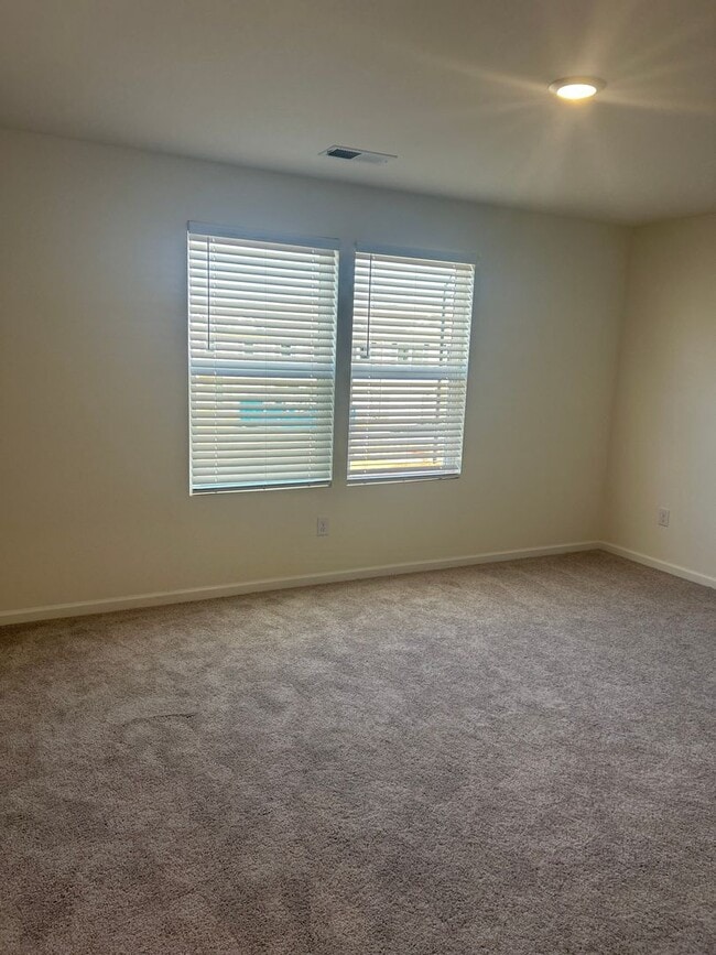 Building Photo - Brand New Townhome in the heart of Newton!