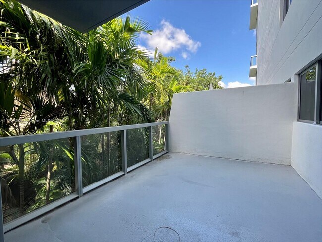 Building Photo - 9940 W Bay Harbor Dr