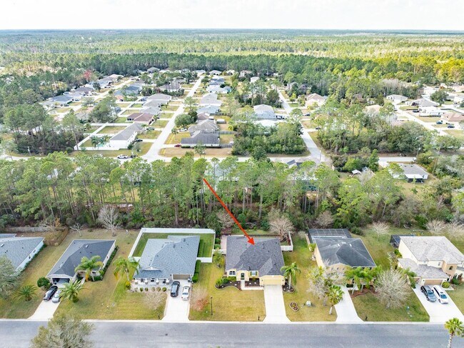 Building Photo - Beautifully maintained and move-in ready, ...