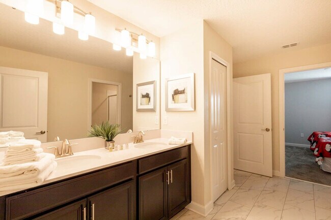 Building Photo - 8850 Cabot Cliffs Dr