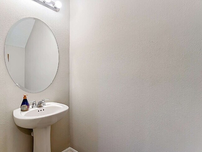 Building Photo - 10525 Oakside Dr