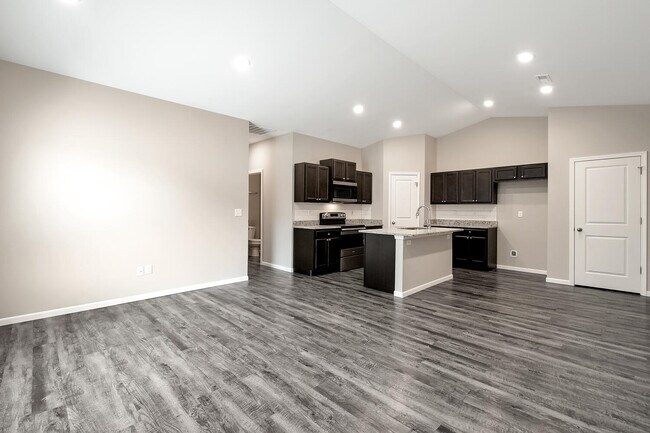 Building Photo - 1339 Azena St