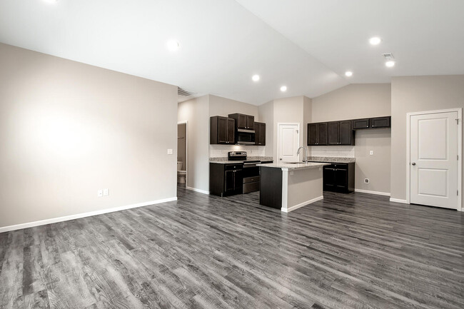 Building Photo - 1341 Azena St