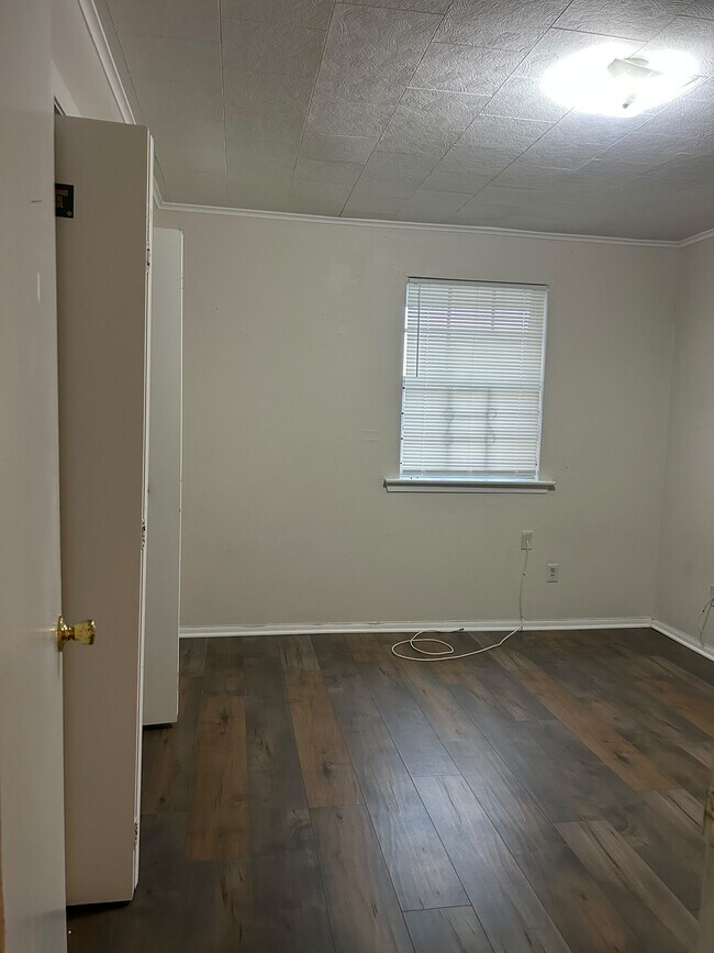 Building Photo - 4634 Belle Dr