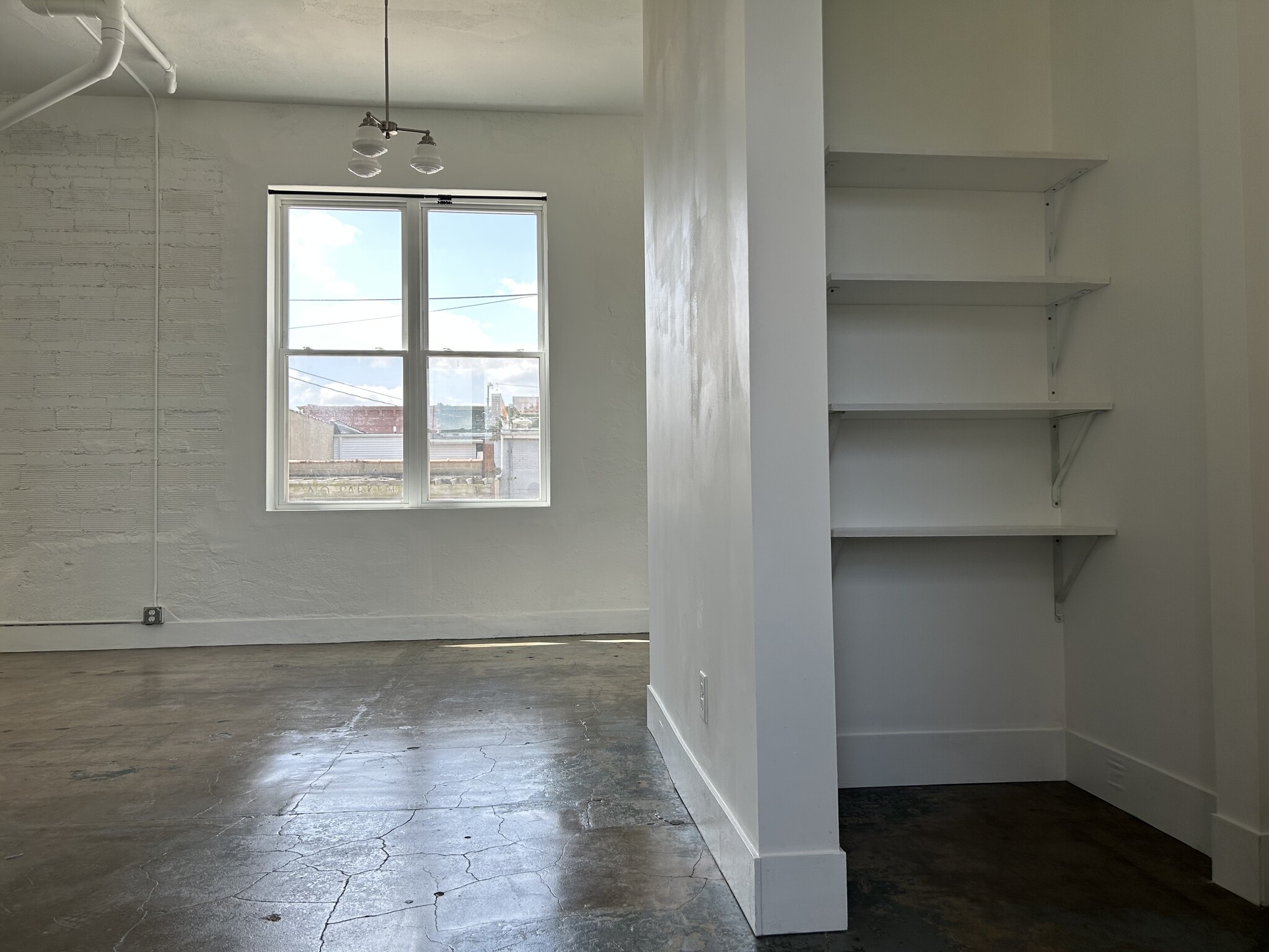 Building Photo - 111 N Walnut St