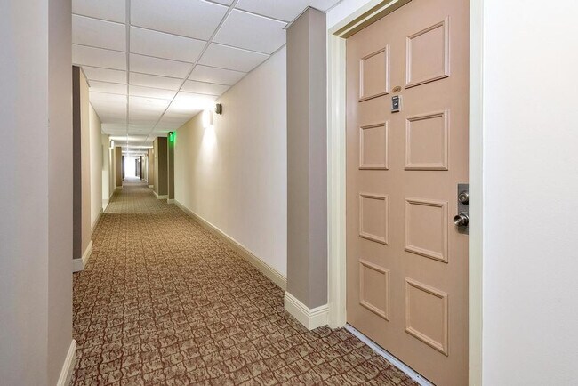 Building Photo - 1009 N Ocean Blvd