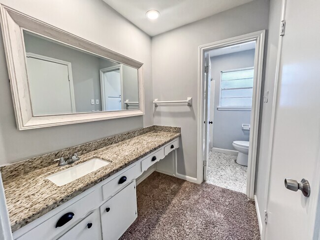 Building Photo - 9206 Sharpview Dr