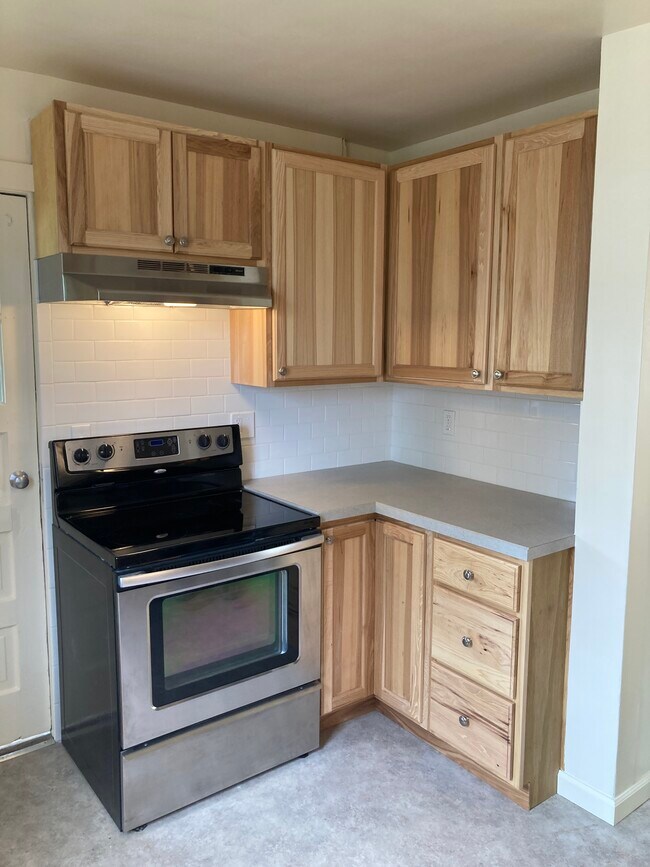 Building Photo - 110 E Hickory St