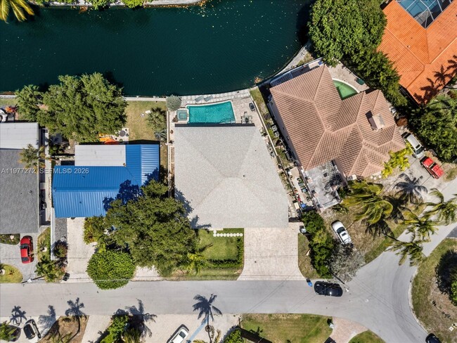 Building Photo - 3510 NE 17th Ave