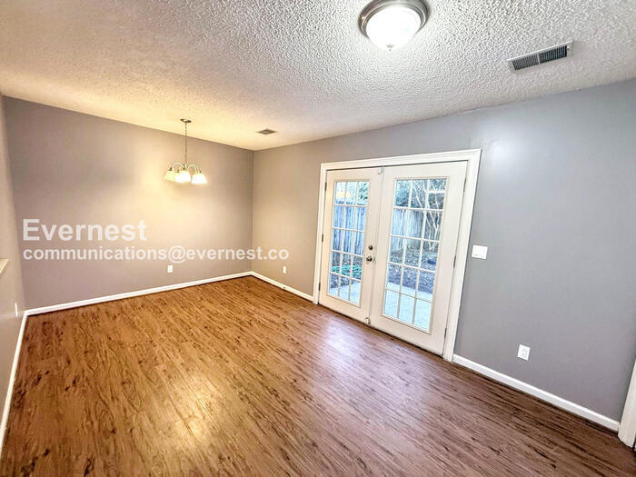 Building Photo - 2225 Cheshire Dr