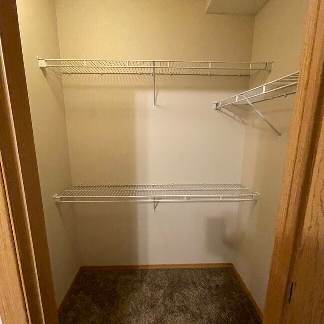 Building Photo - Beautiful 4 bedroom 3 full bathroom home available Now!