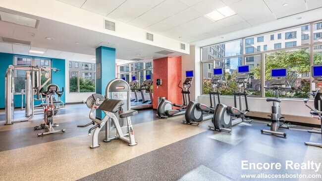 Building Photo - 285 Third St. Unit 523