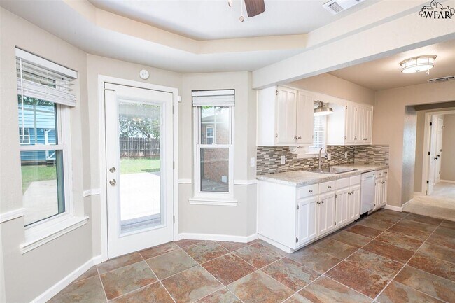 Building Photo - 6000 Laci Ln