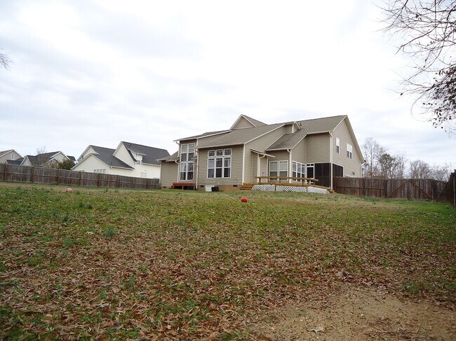 Building Photo - 220 Ruth Cir