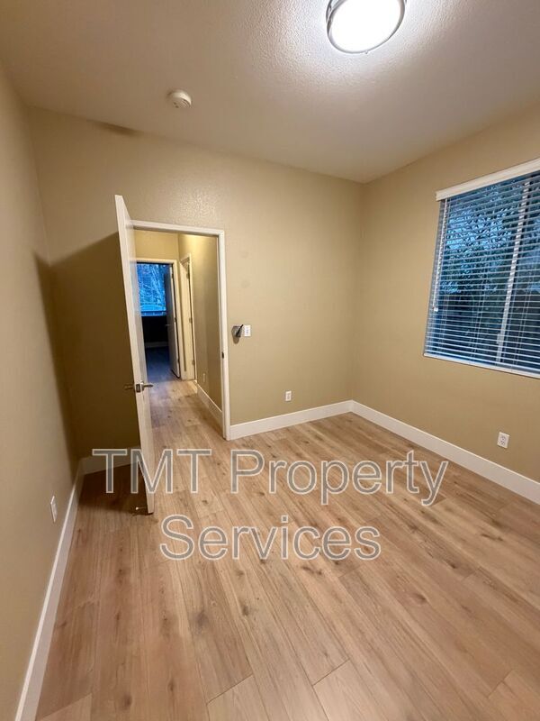 Building Photo - 3424 Babson Dr