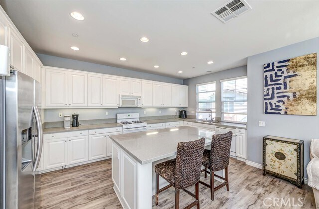 Building Photo - 2052 Owens Dr