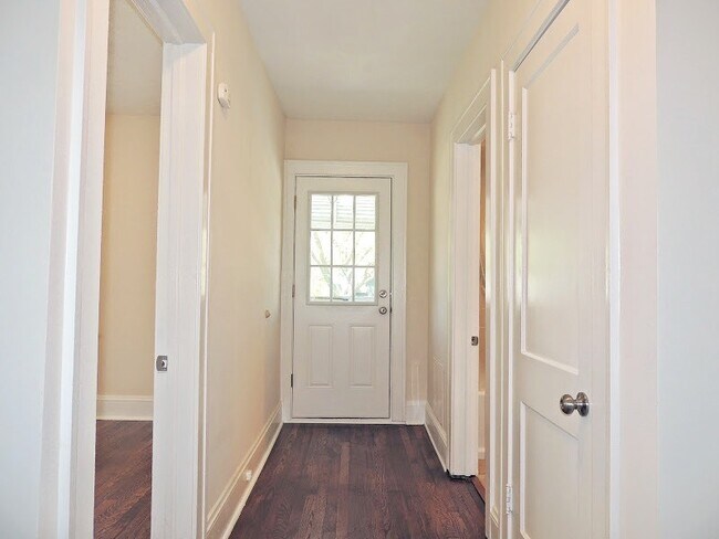 Building Photo - 3 Bed - 1.5 Bath Colonial for Rent in Clev...