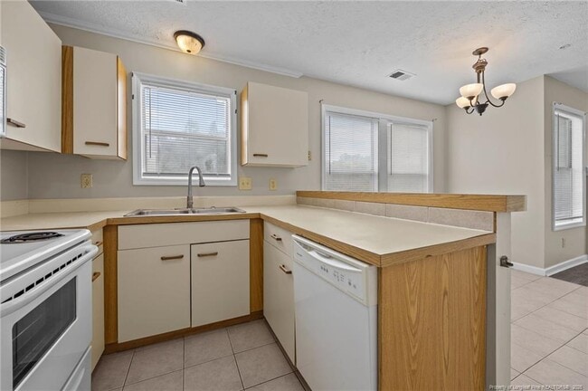 Building Photo - 962 Stewarts Creek Dr