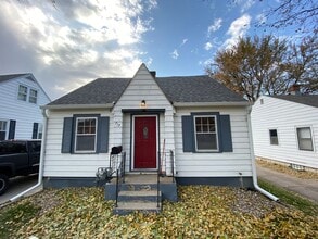 Building Photo - Charming 3 bed 1 bath House with Tons of Updates and Private Backyard!