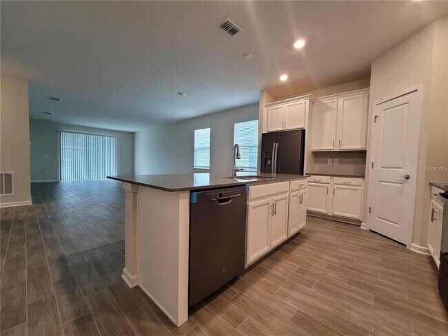 Building Photo - 5579 Bakewell Pl