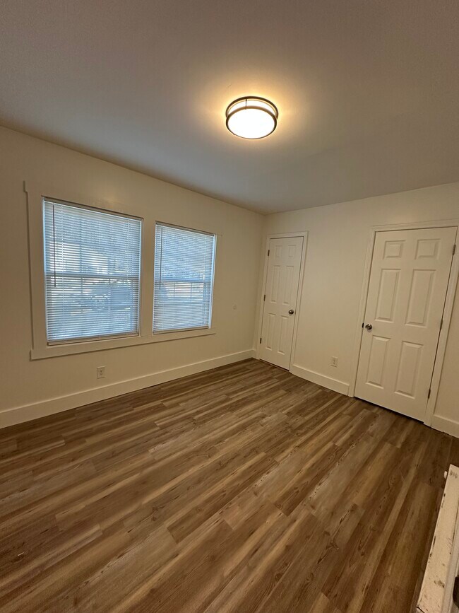 Building Photo - 221 Adamsville Ct