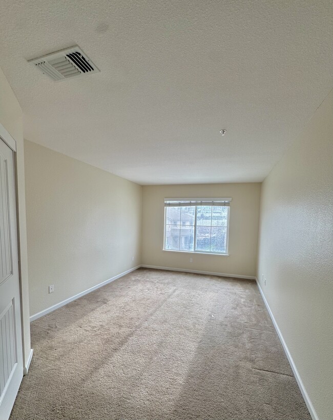 Building Photo - 2581 Tampico Dr