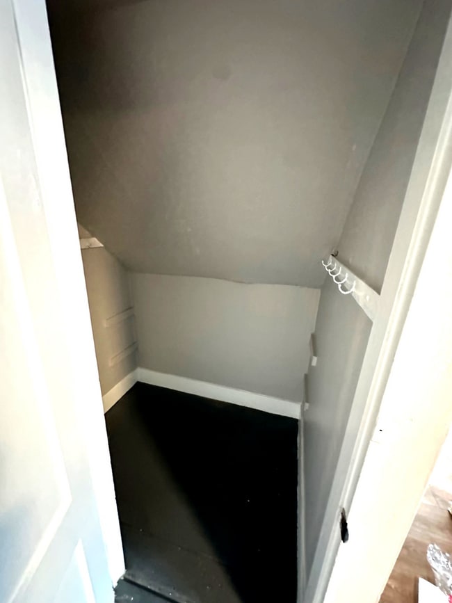 Building Photo - 17 S State St