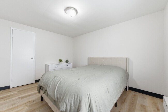 Building Photo - 298 Lumar Dr