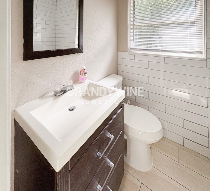 Building Photo - 2145 Bourget Dr
