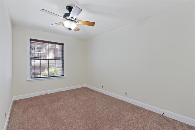 Building Photo - 914 E 32nd St