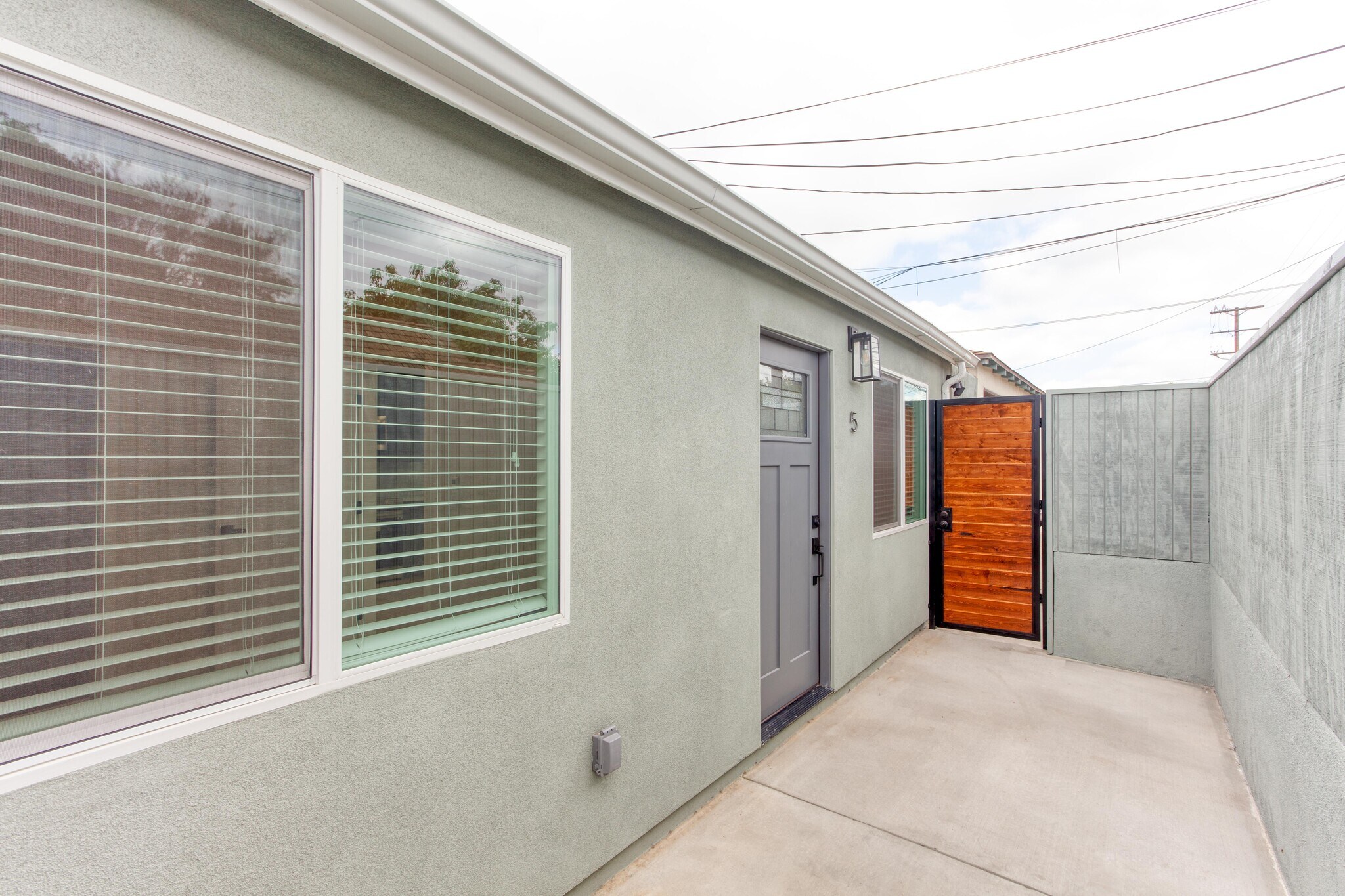 Building Photo - 630 E San Antonio Dr