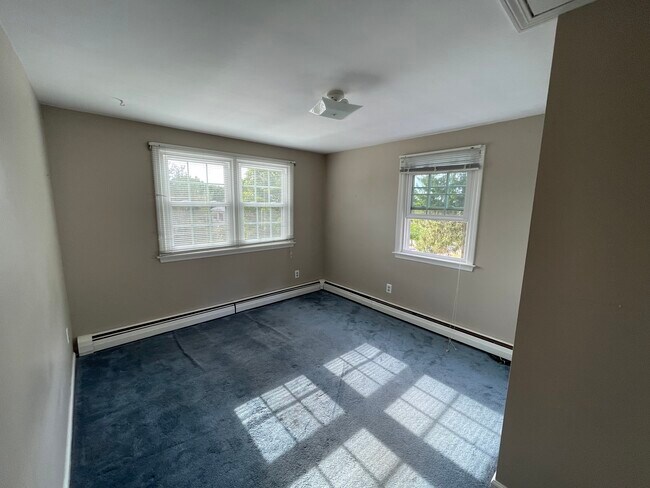 Building Photo - 27 St James Pl