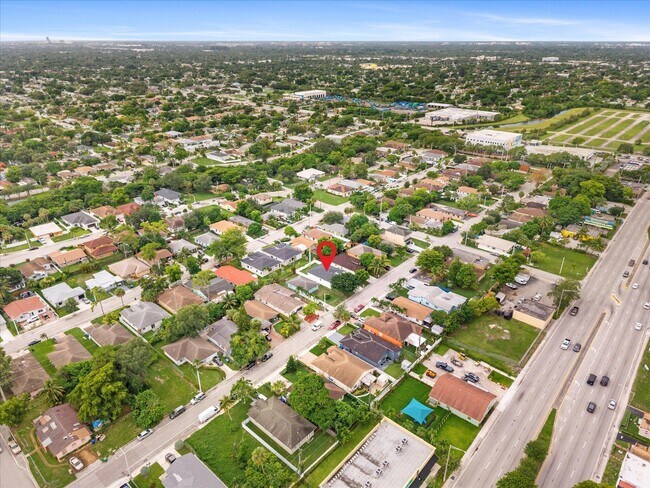 Building Photo - 2848 NW 9th Pl