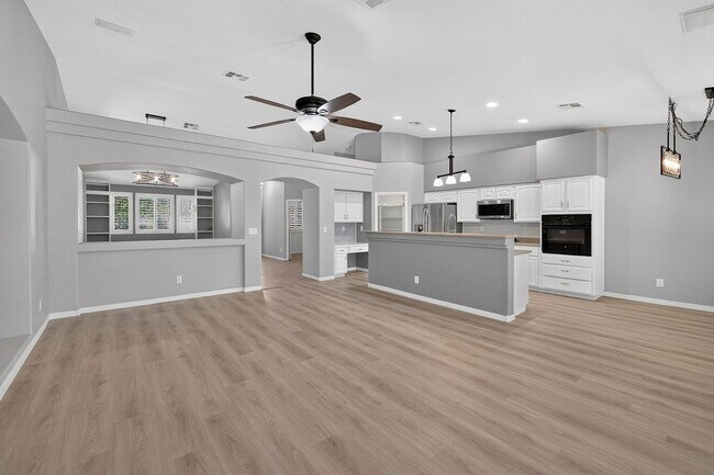 Building Photo - 5317 Blue Evergreen Ave