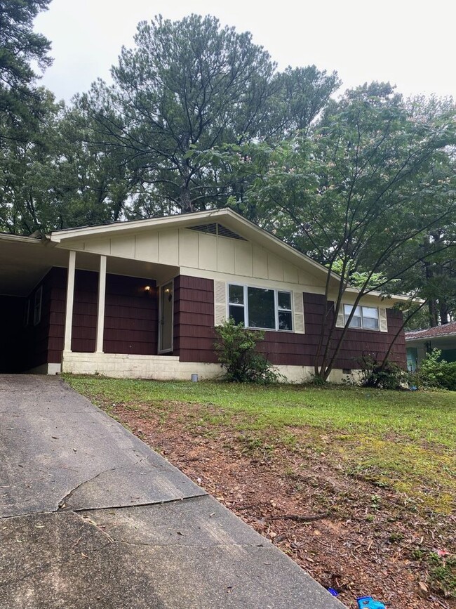 Building Photo - Move In Special Offered! Limited Time only...