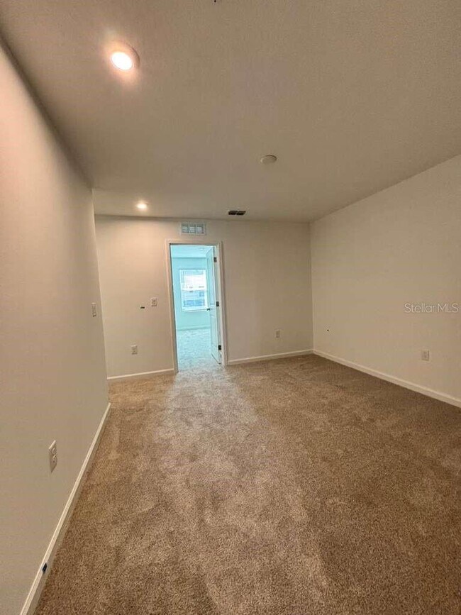 Building Photo - 9872 Walkway Dr