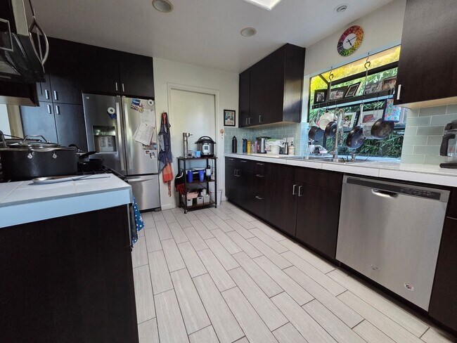 Building Photo - Wonderful Mid Century Home available for lease