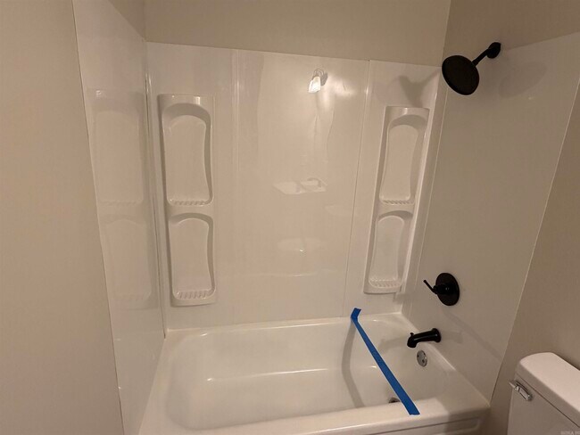 Building Photo - 10911 Vernon Dr