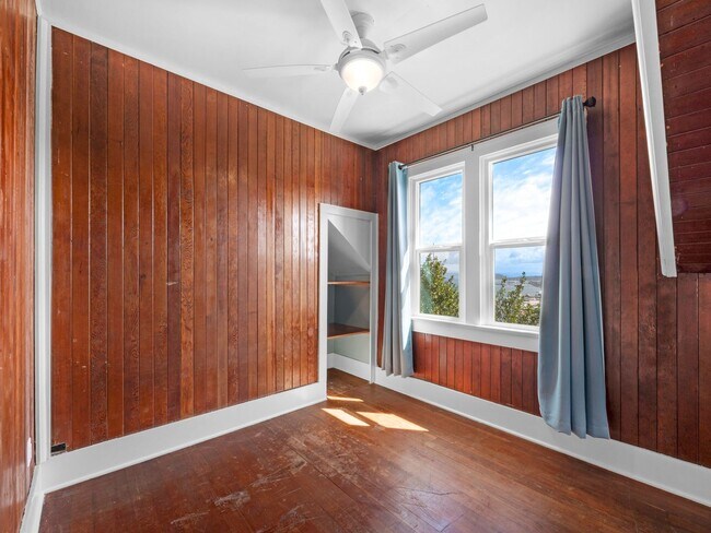 Building Photo - Beautiful, Newly Renovated Franklin House