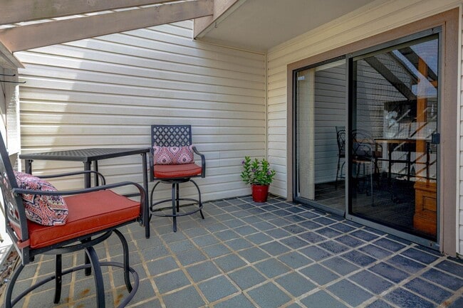 Building Photo - 122 Sherwood Cir