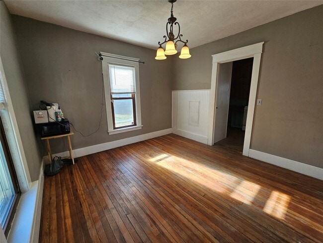 Building Photo - 406 Cascade St