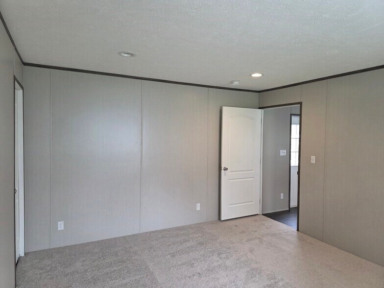 Building Photo - 4049 Trout Ln