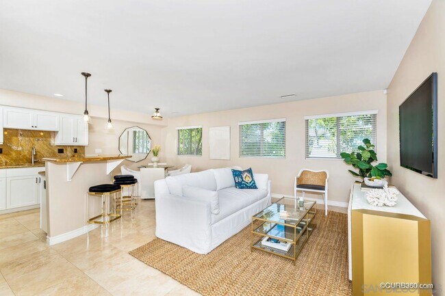 Building Photo - 7538 Draper Ave